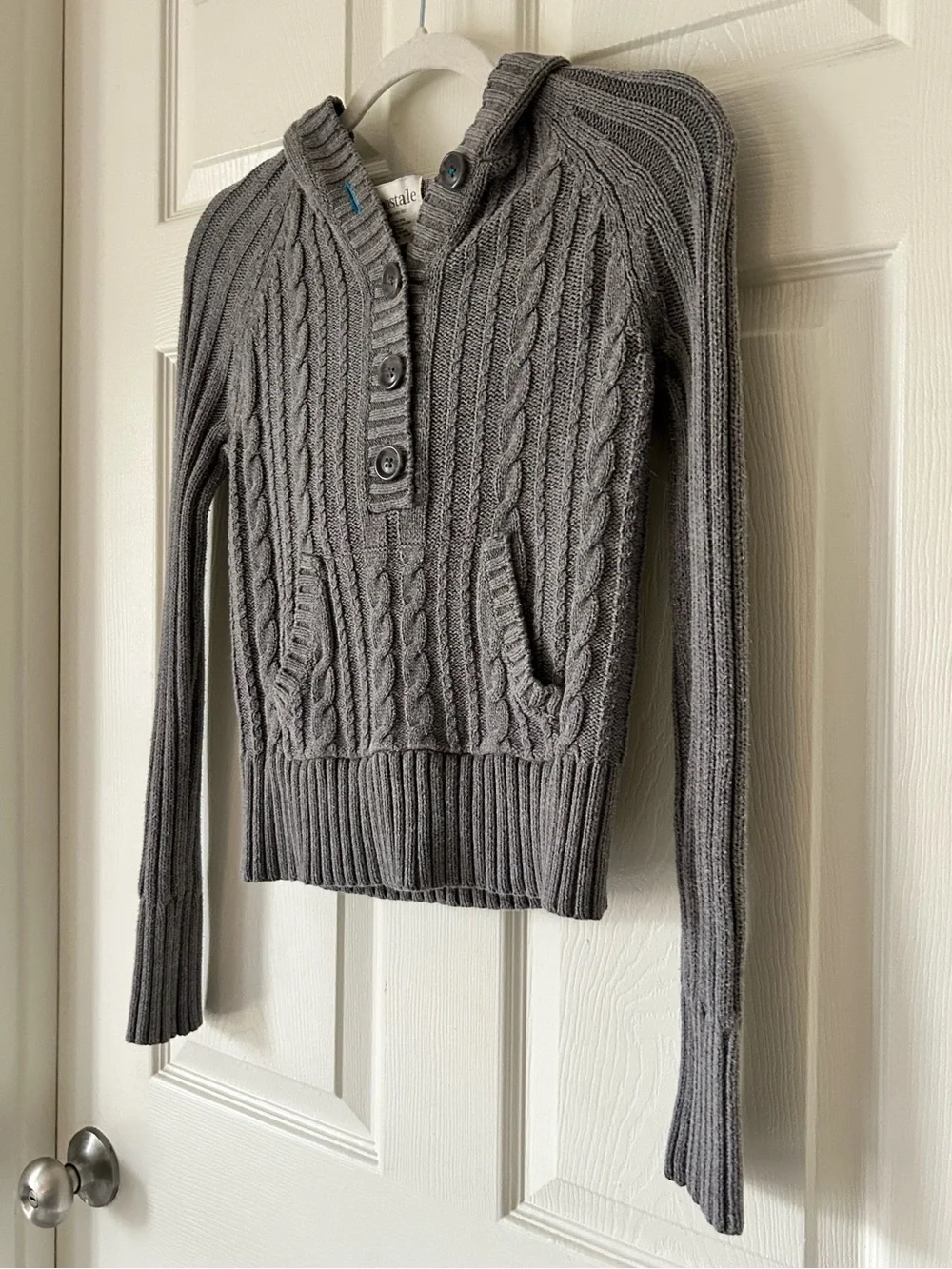 Aeropostale Gray Cable-Knit V-Neck Hooded Sweater – Size Medium — BOGO - Picture 3 of 11
